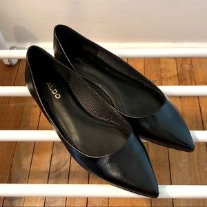 LAST CHANCE 😘 Aldo Black Leather Pointed Toe